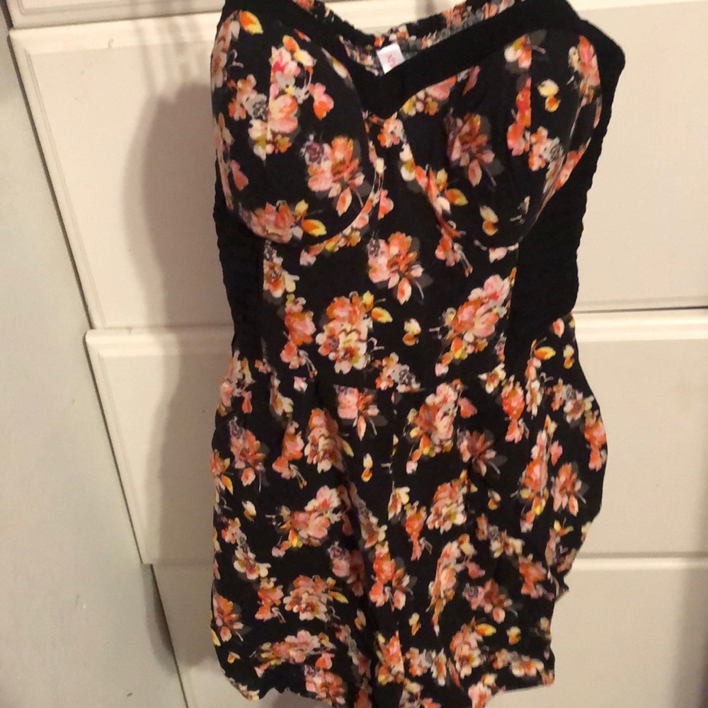 Floral romper with pockets